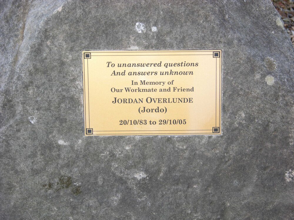 Plaque in memory of Jordan Overlunde (Jordo)