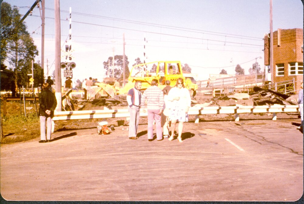 Doonside railway level crossing, Doonside
