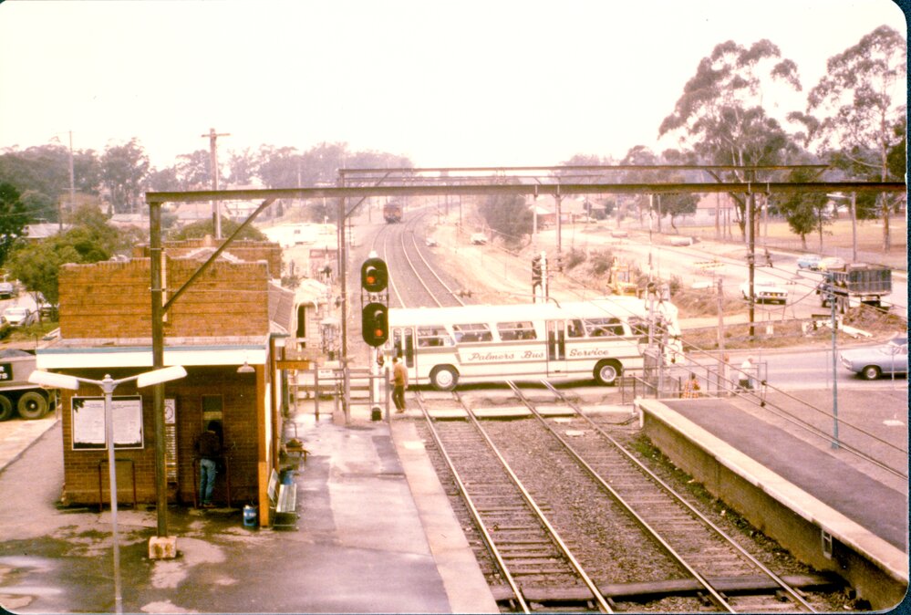 Doonside railway level crossing, Doonside