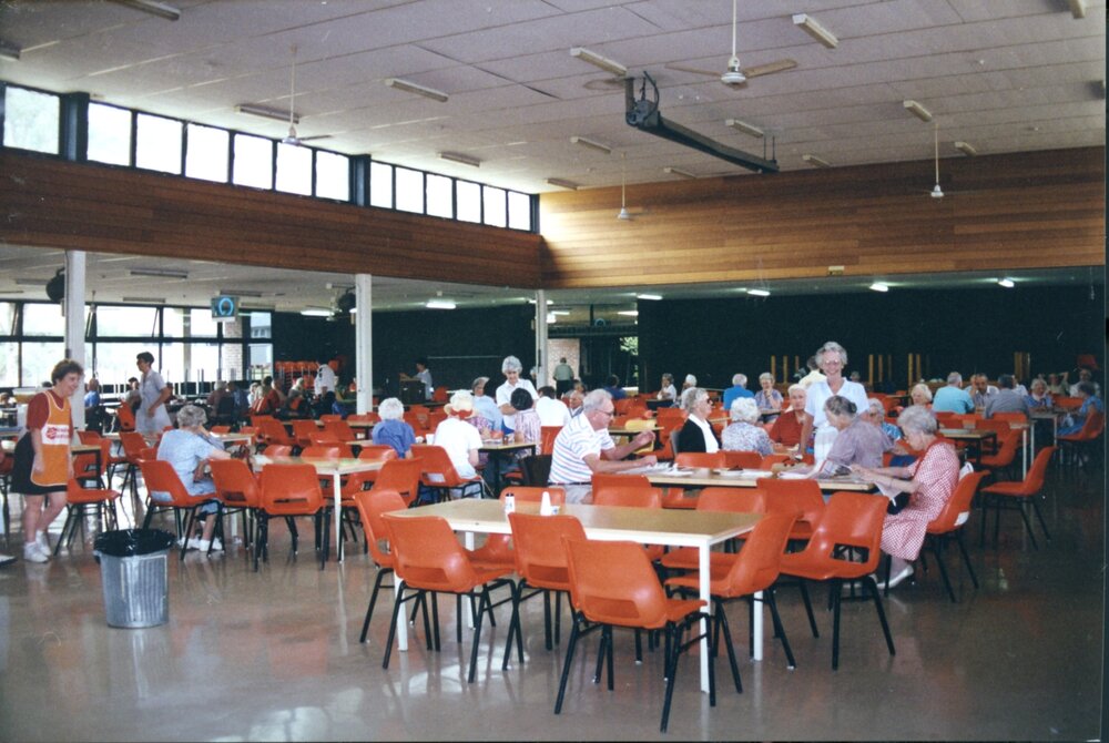 Bushfire evacuees at HMAS Nirimba, 1994