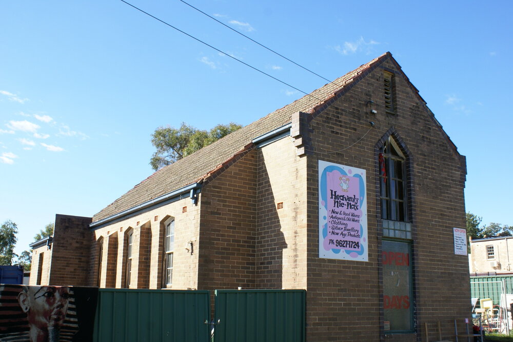Heavenly Nic-Nax Antique Shop, Riverstone
