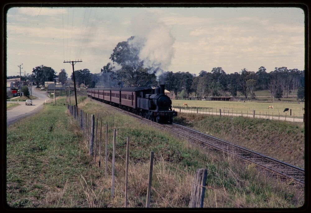 Train on Blacktown Richmond railway line, Schofields