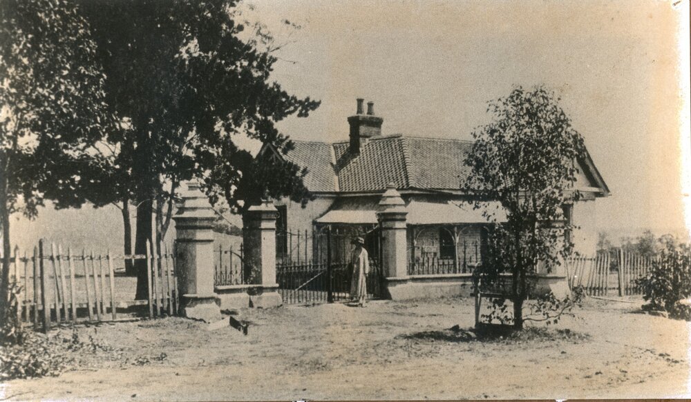 Grey Stanes gates and Gate Lodge, Prospect