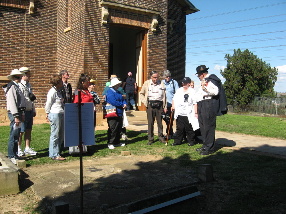 Back to St Bartholomew's Day 2009 (cemetery tour)