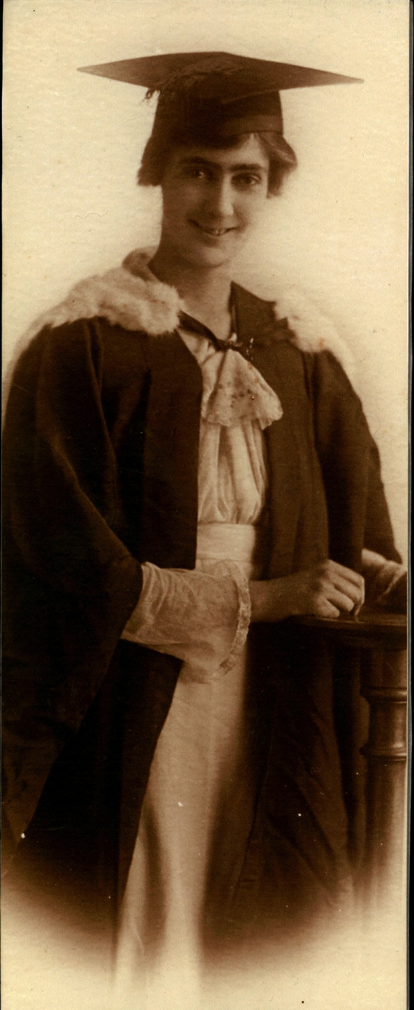 Portrait of Miss Vivian (Vinienne) Winifred Lalor