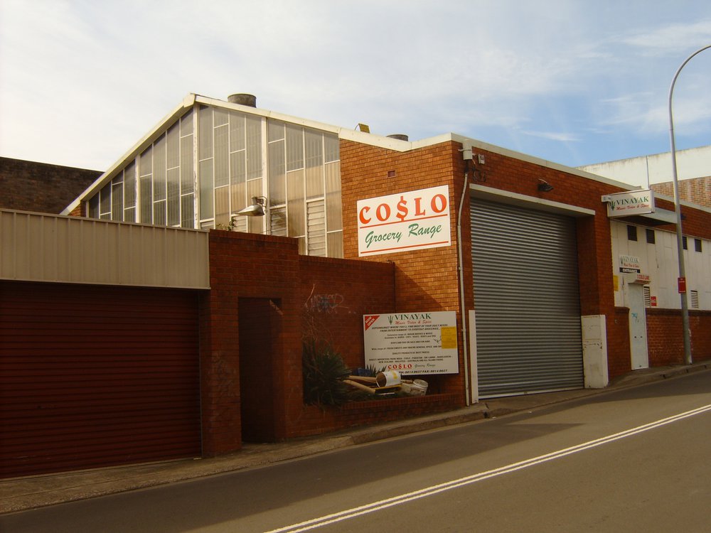 Colo Lane, Blacktown shop