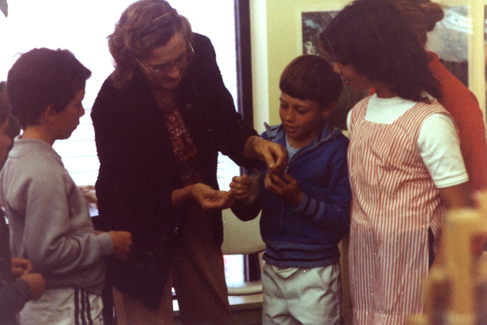 Demonstration of hand spinning