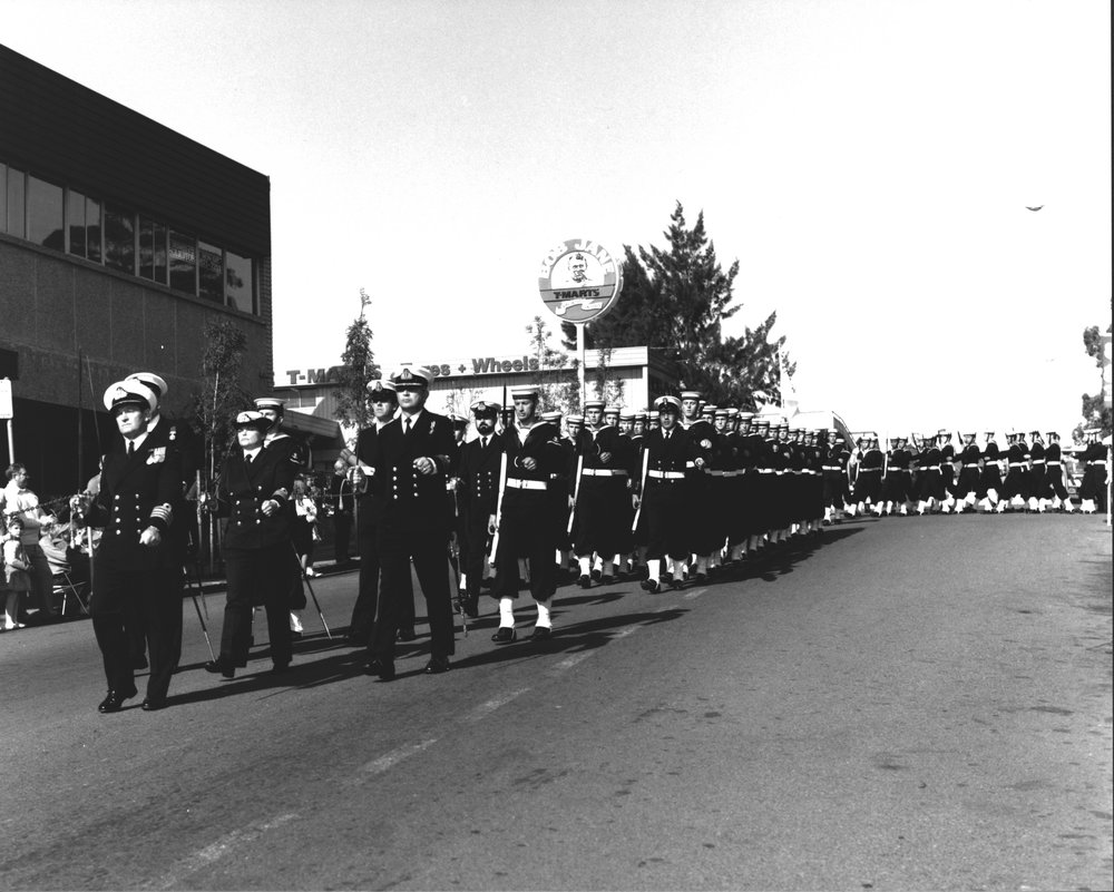 HMAS Nirimba exercises their right to Freedom of the City, 1990
