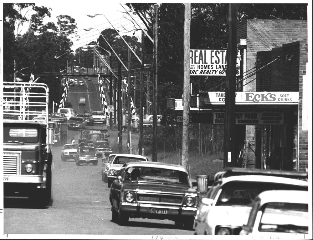 Rooty Hill Road North with railway level crossing
