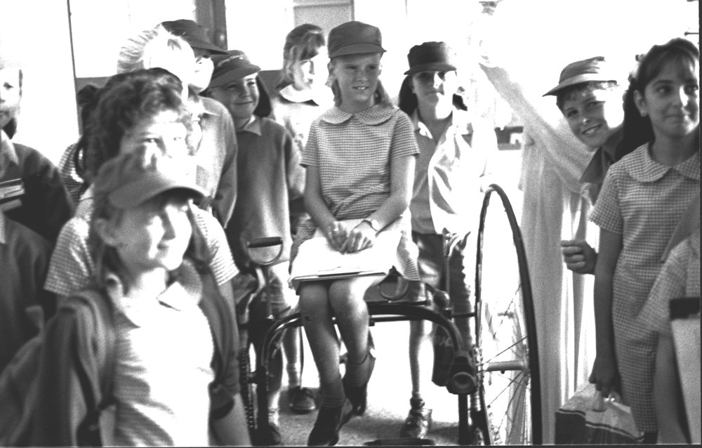 Schoolchildren at Blacktown Bicentennial Museum, Riverstone