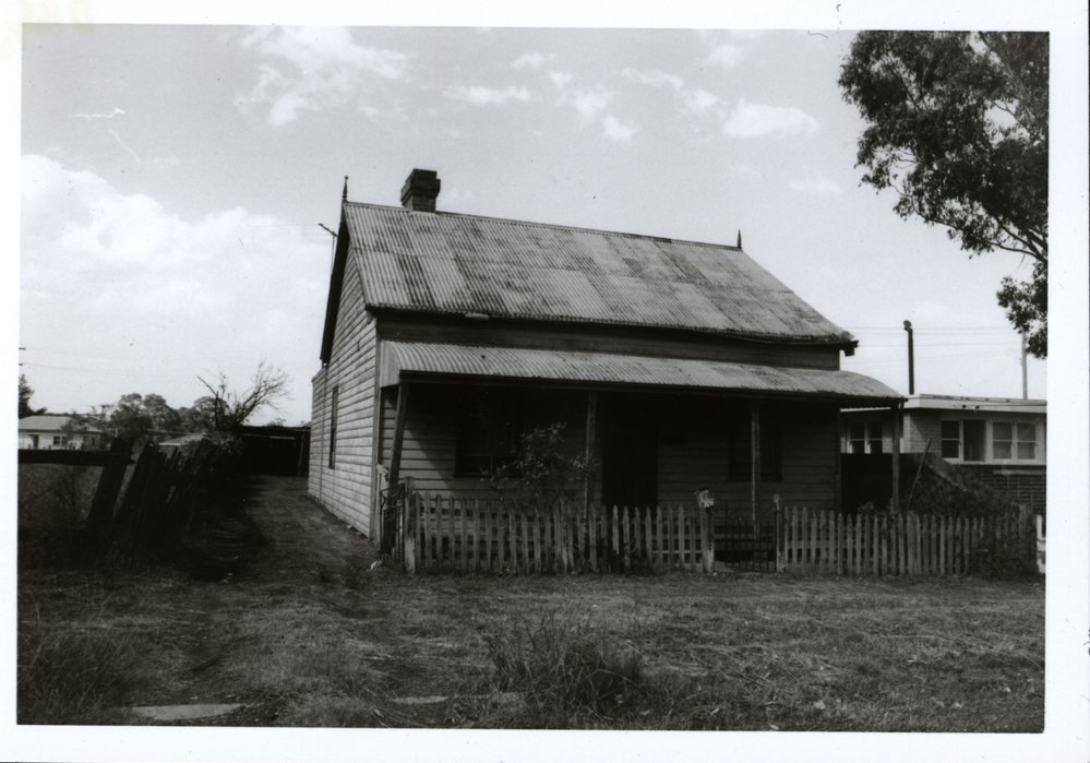 Timber Cottage, Rooty Hill Road North