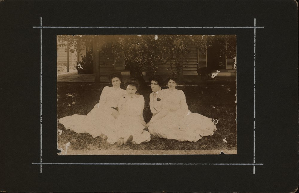 Crawford sisters, Hill End, Doonside