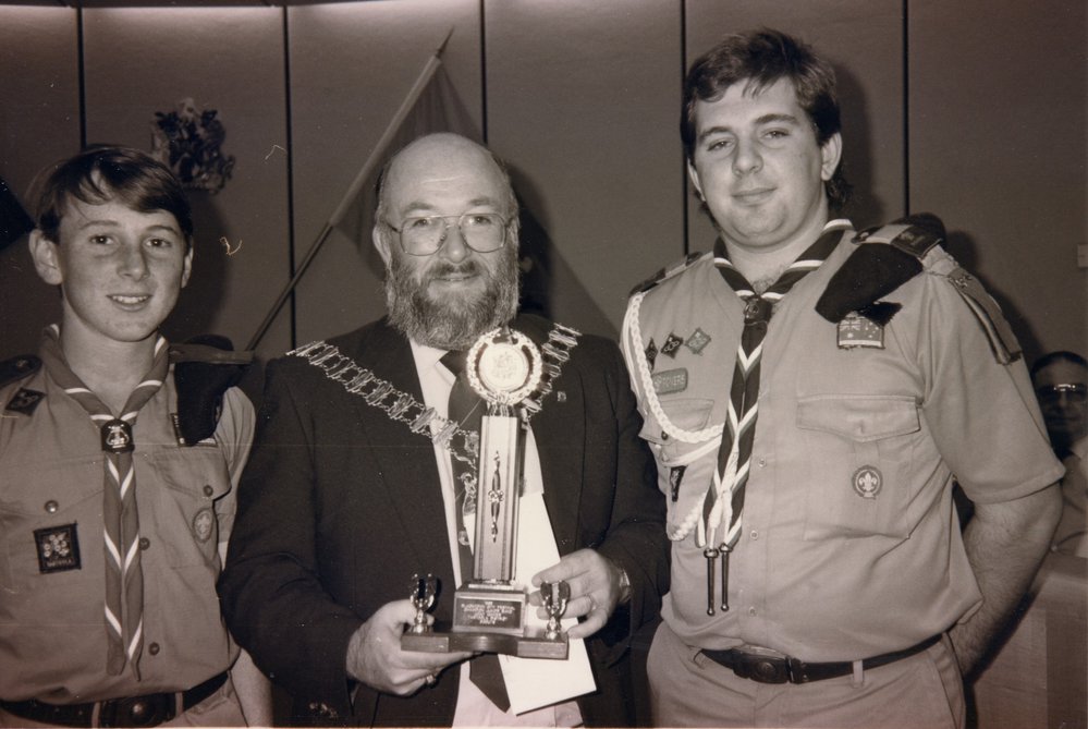 Mayor Robert Sinclair with boy scouts
