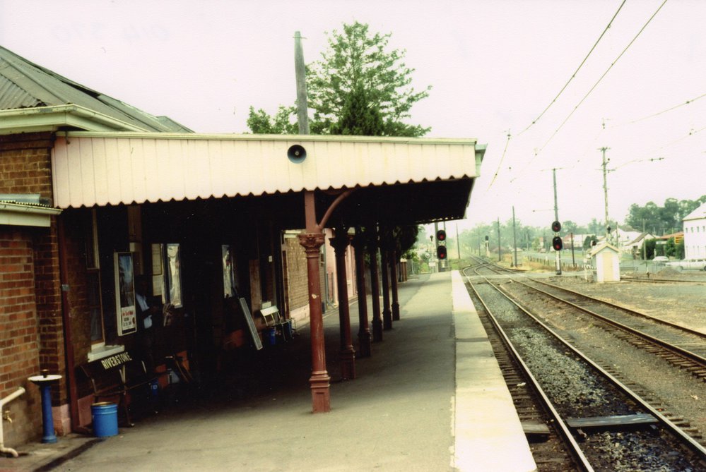 Riverstone railway station, Riverstone
