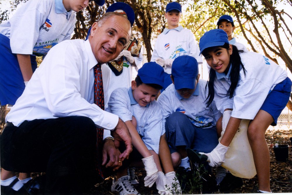 Bert Oldfield Public School students planting trees