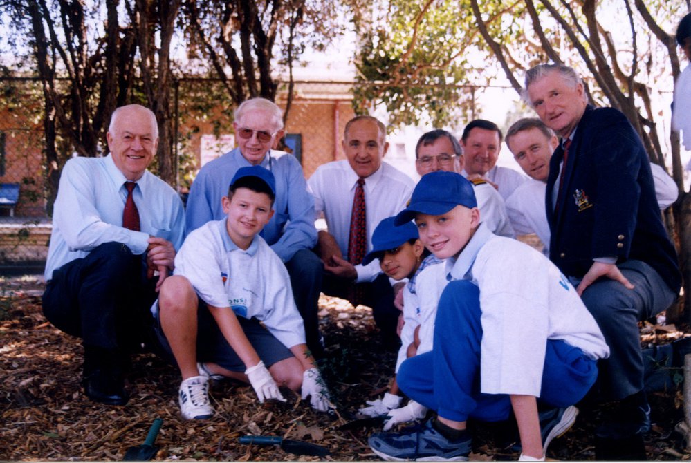 Bert Oldfield Public School students planting trees event