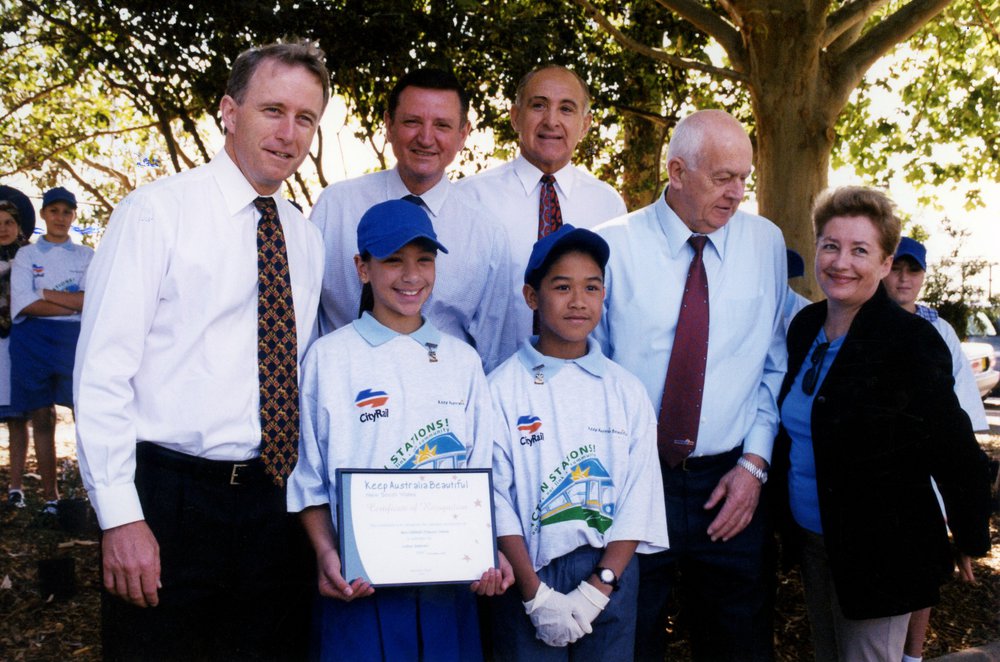 Bert Oldfield Public School students planting trees event