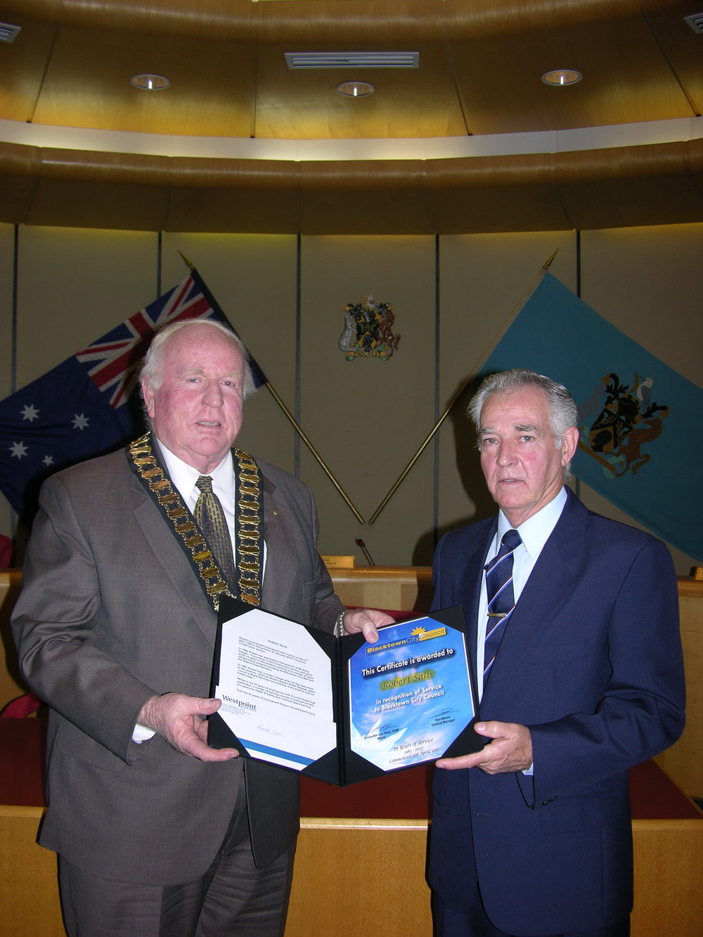 Robert Salis receiving 25 years service award