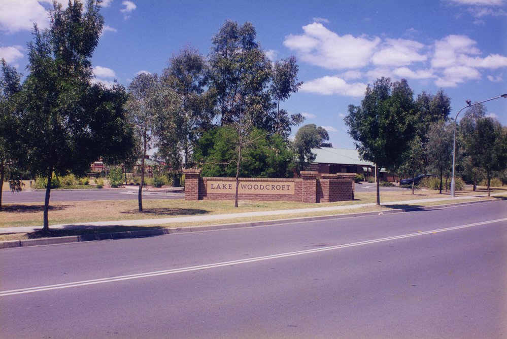 Lake Woodcroft, Woodcroft