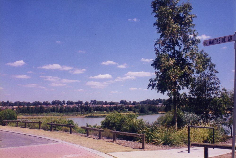 Lake Woodcroft, Woodcroft