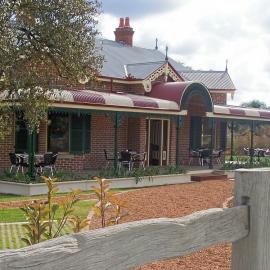 Alroy Tavern, Plumpton