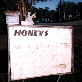 Honey's Service Station, Prospect