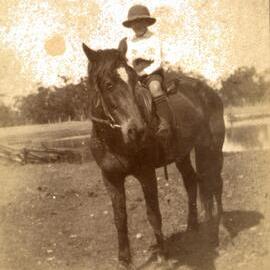 Ian W. Lawson, 'Wonga', Nyngan, 1919