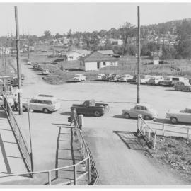 Seven Hills Railway Station, Level Crossing